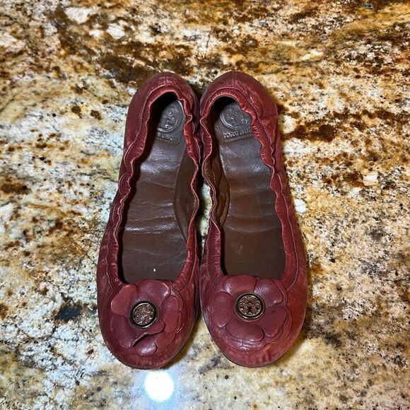 Tory Burch Burgundy Leather Scrunch Flats - Picture 1 of 6